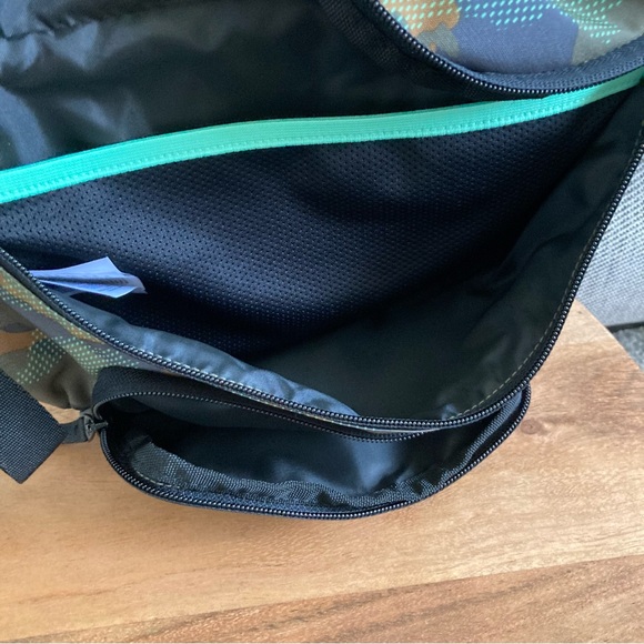 NWT Adidas Camouflage Bumbag Belt Bag - Picture 4 of 6